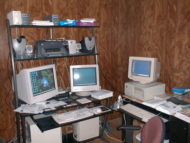kevinsnydercomputerroom.jpg